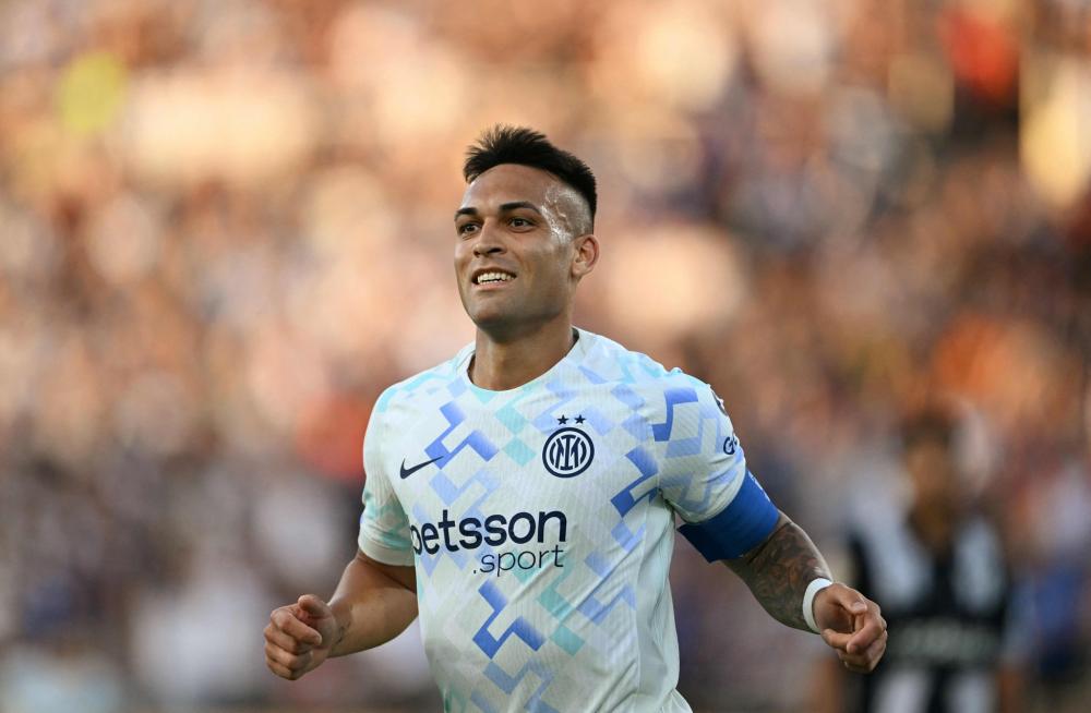 梅西：布斯克茨和阿尔巴能以这样的方式退役非常美好