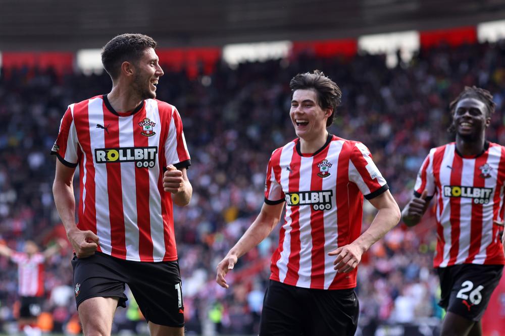 董健称球队首战CBA强队显不足，将努力提升水平